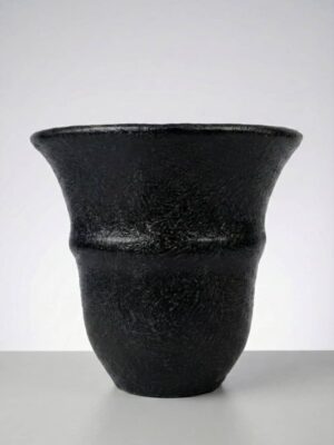 مزهرية سوداء  Milano خزفية بتصميم مموج ارتفاع  30 سم